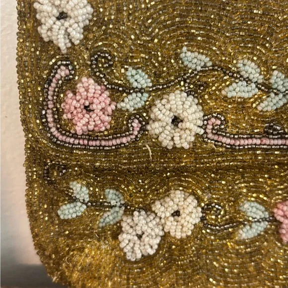 Vintage Embroidered Floral Clutch - Picture 2 of 8